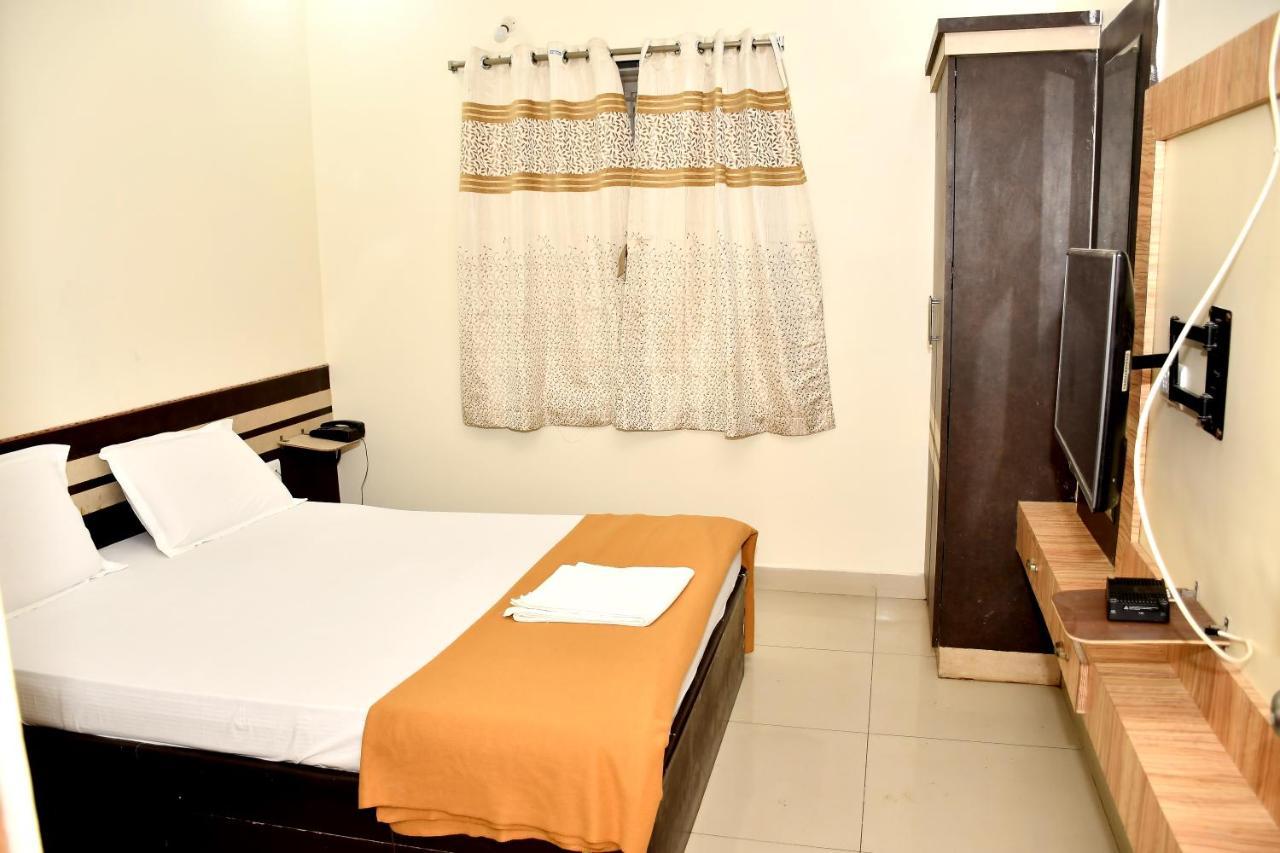 Ssr Hotel Srikalahasti Zewnętrze zdjęcie
