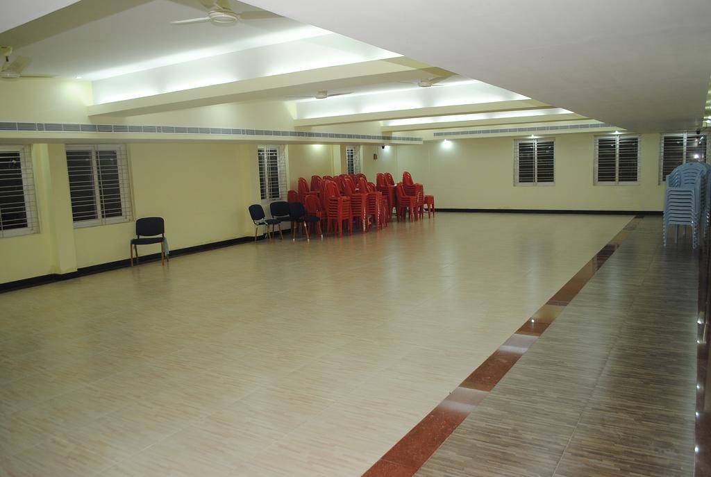 Ssr Hotel Srikalahasti Zewnętrze zdjęcie
