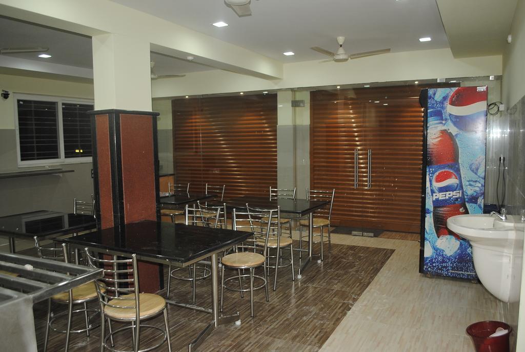 Ssr Hotel Srikalahasti Zewnętrze zdjęcie