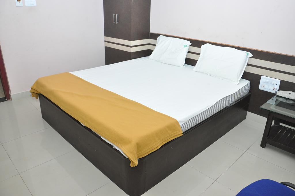 Ssr Hotel Srikalahasti Zewnętrze zdjęcie